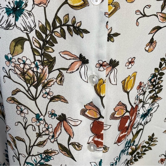 by & by Sheer Floral Sleeveless Blouse - Picture 5 of 7